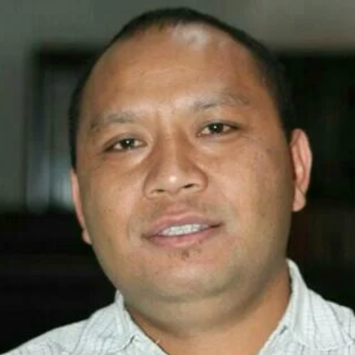 Dr. Maksimus
