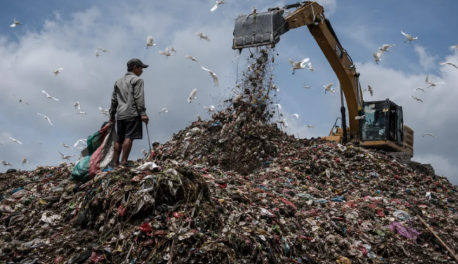 Krisis Sampah Denpasar: Ketika Tumpukan Limbah Mengancam Kesehatan Ribuan Warga di Pinggir TPA