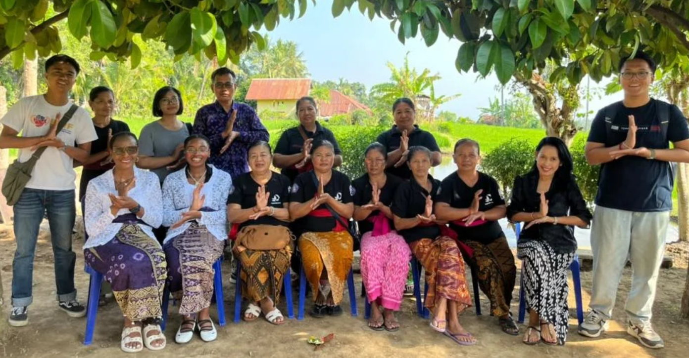 Perkuat SDM Desa Wisata Panji, Tim Pengabdi Undiksha Hadirkan Pelatihan Bahasa Inggris yang Praktis dan Menyenangkan