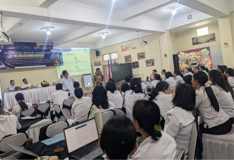 Fasilitasi Deep Learning, Prof. Laba Ajak Guru SMA dan SMK Berselancar dengan Perubahan